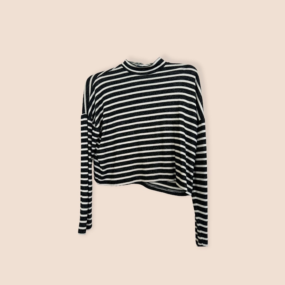 Forever 21 Black and White Striped Long Sleeve Top